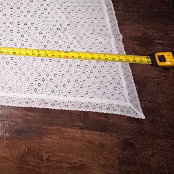 Vintage lace tablecloth 82”x57” - Picture 3 of 3
